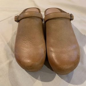 Dansko Berry Slip-On Mule Clogs for Women size 41 tan